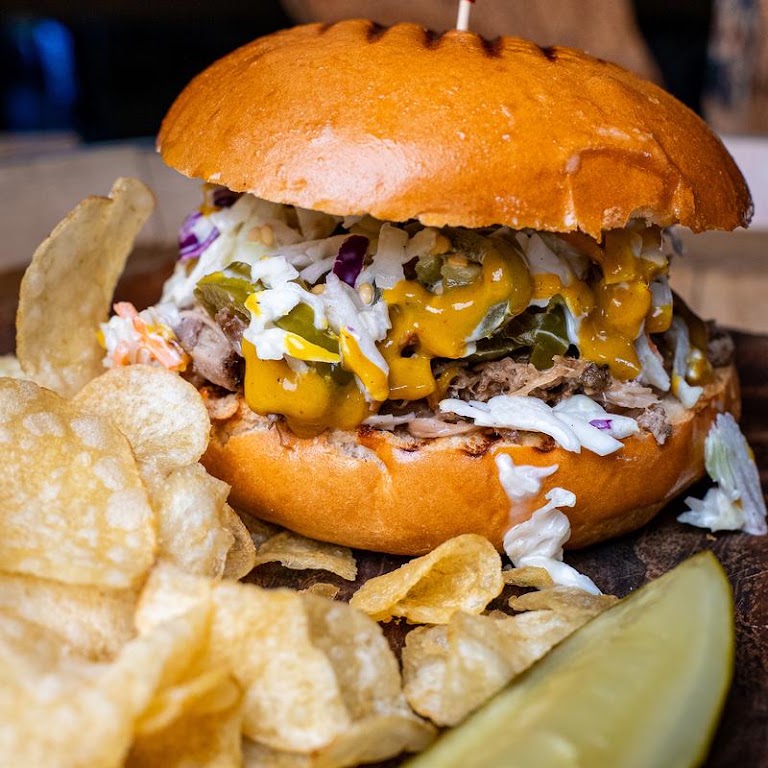 Cheeseburger at Brews Brothers