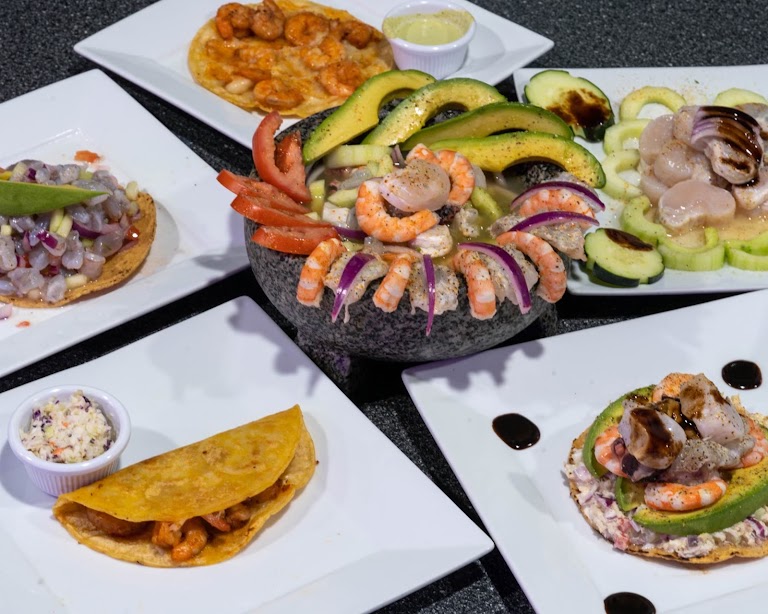 Cóctel De La Casa at Mariscos el vago