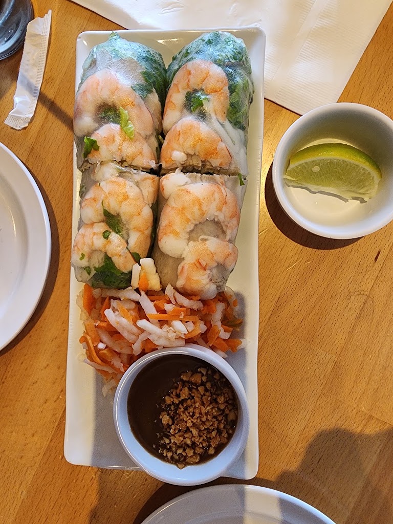 GOI CUON / Spring Rolls at Nong Lá Vietnamese Cafe