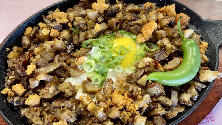 Pork Sisig at Pink Heaven