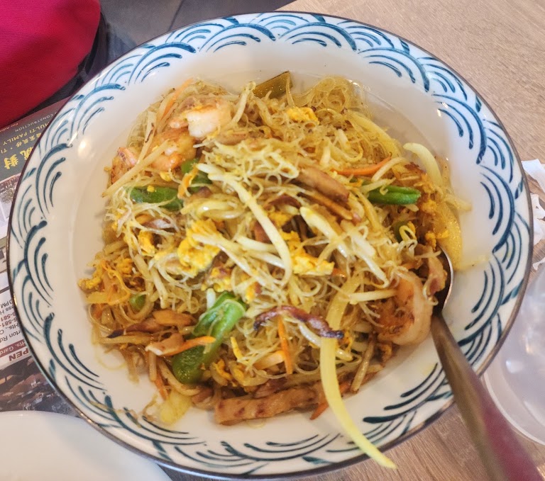 Pan Fried Beef Rice Noodle with Black Pepper Sauce at Garden Café - Arcadia