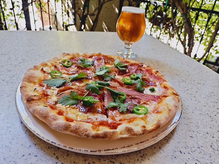Lunch Pizza & Salad at Wolf Creek Restaraunt & Brewing Co.
