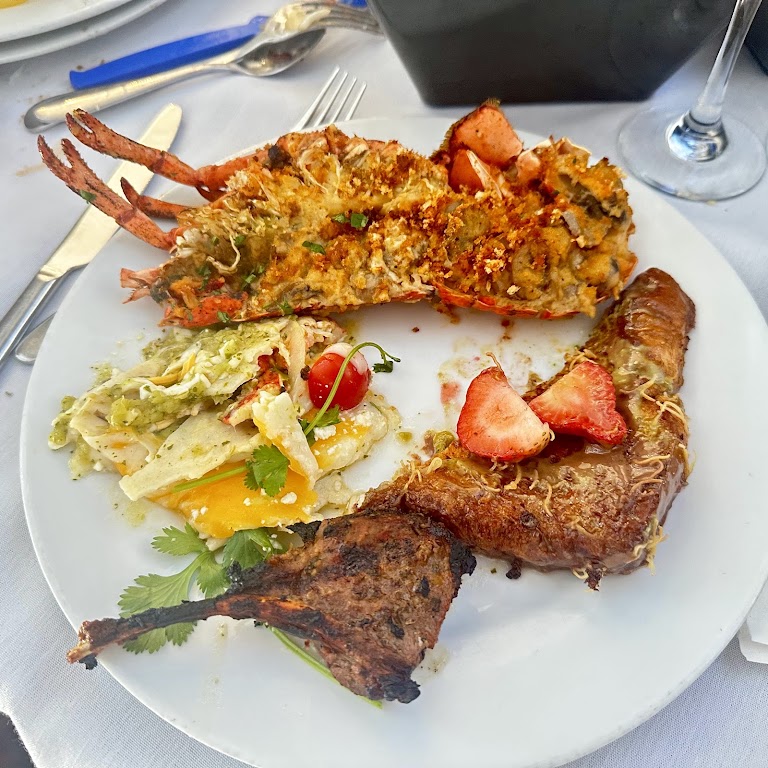 Whole Lobsters at Cafe Sierra | Seafood Buffet