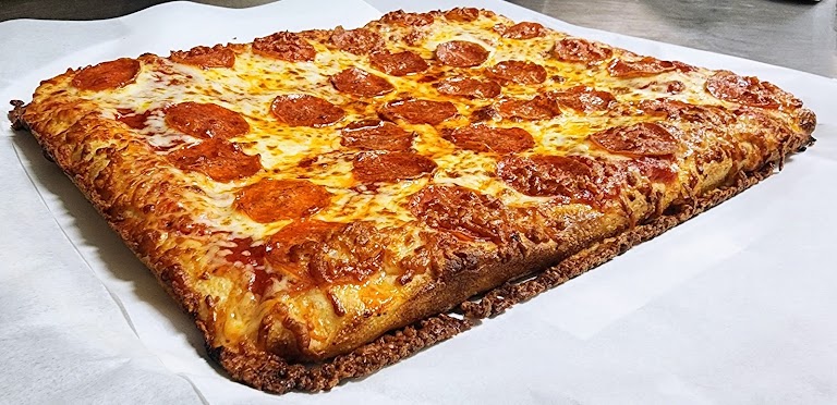 Detroit Style Pizza at Winzza