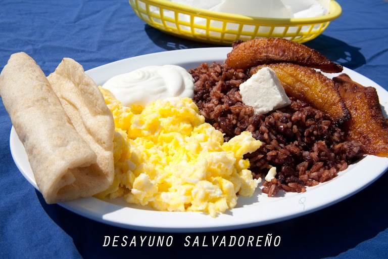 Desayuno Salvadoreño at El Mestizo