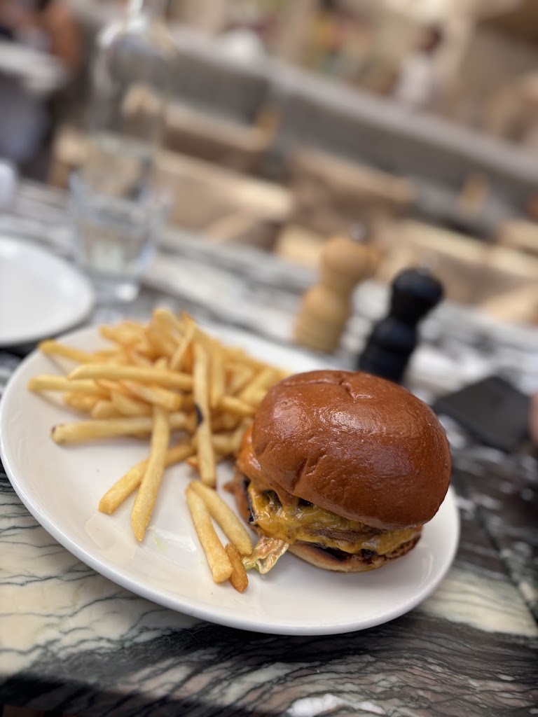 Tremendous Burger at Great White