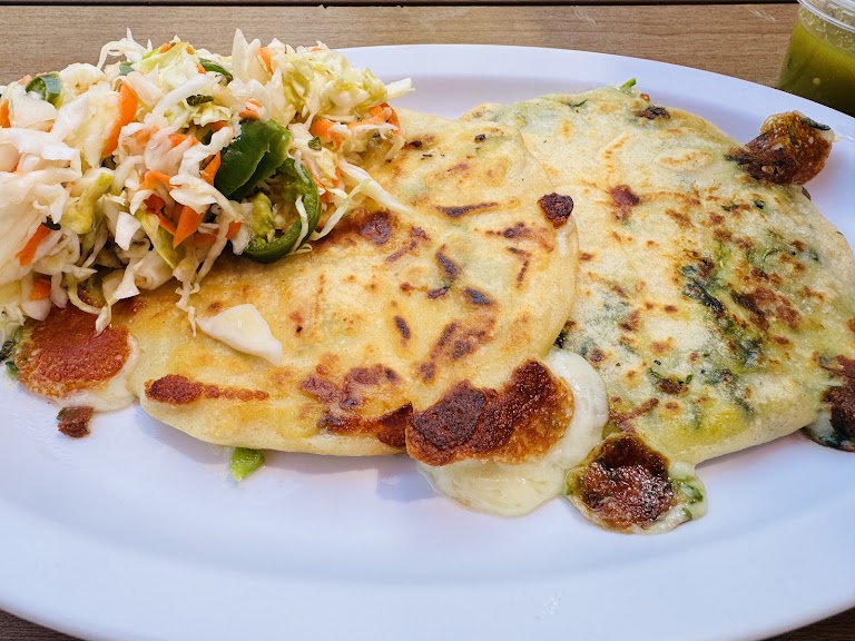 Pollo a La Plancha at Deliciosas Pupusas (inside car wash)