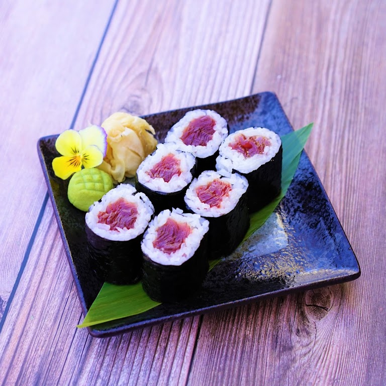 Sushi and Spicy Tuna Roll at Yanagi Kitchen