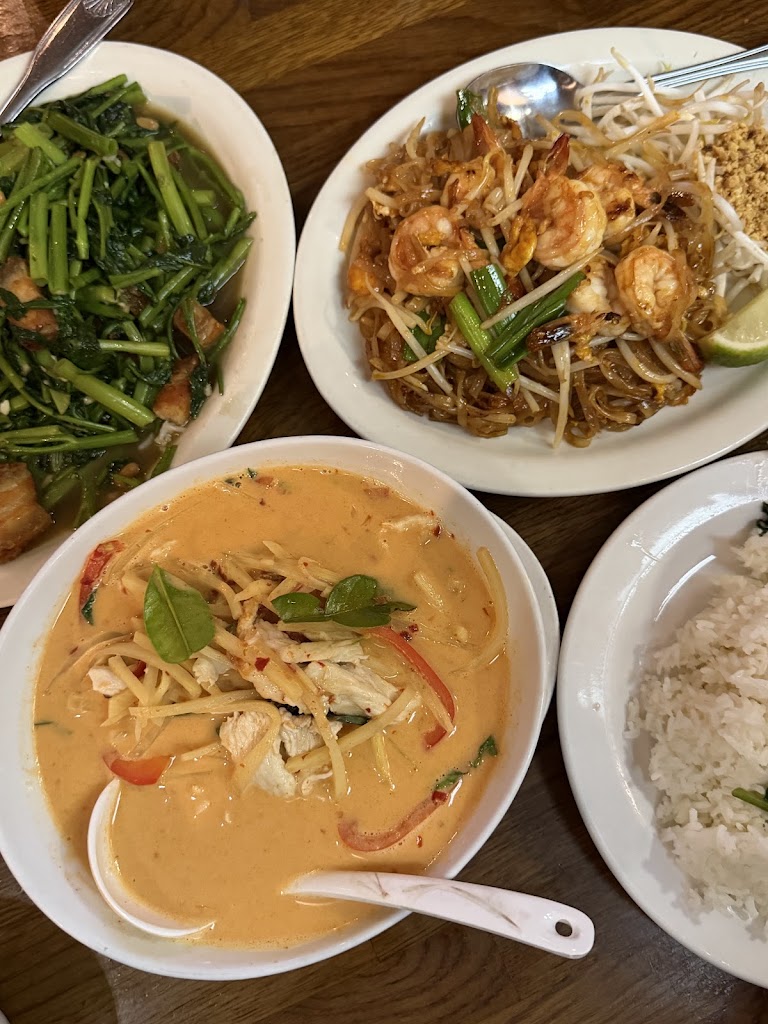 Pad Thai at Hollywood Thai Restaurant