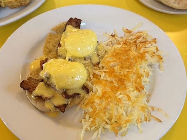 Eggs Benedict at Fred 62