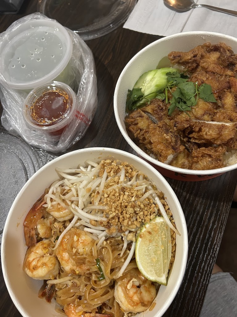 Kiwaes Pad Thai at Kwan Kitchen