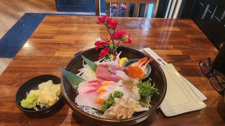 Chirashi Bowl (sashimi AND Sushi Combinations) at Maki & Sushi