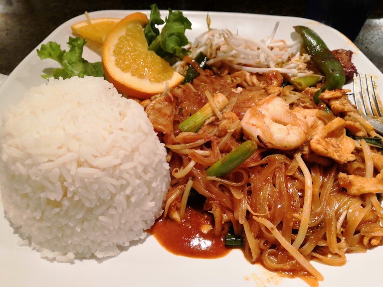 Yellow Curry Chicken at Rincome Restaurant
