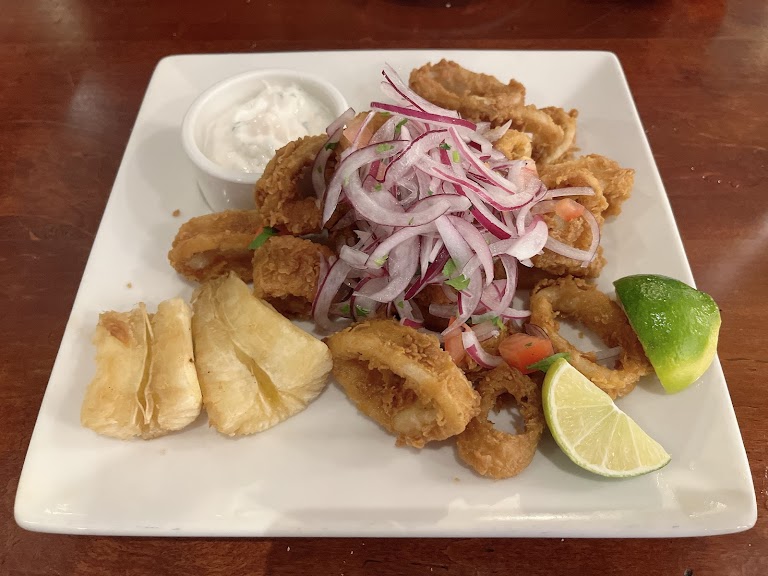 Jalea Clásica at El Rocoto