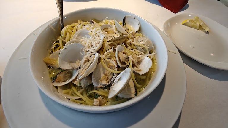 Linguine Alle Vongole at Cosmo's Bistro