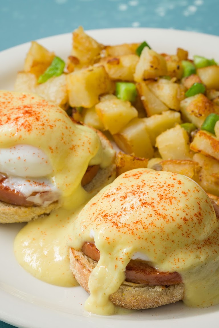 Eggs Benedict at Uncle Pete's Cafe