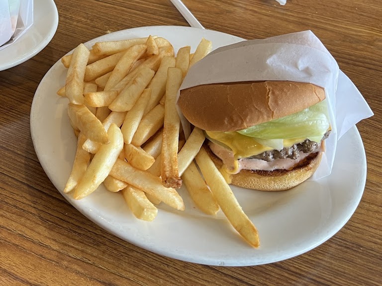 Burger at Pie 'n Burger