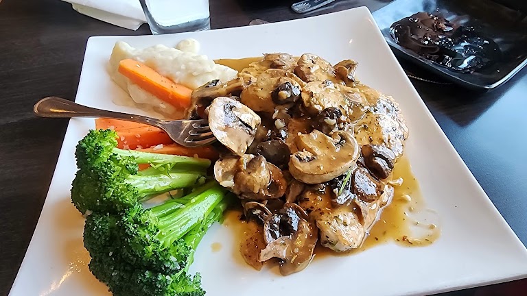Pollo Pesto at Il Saggio Italian Restaurant