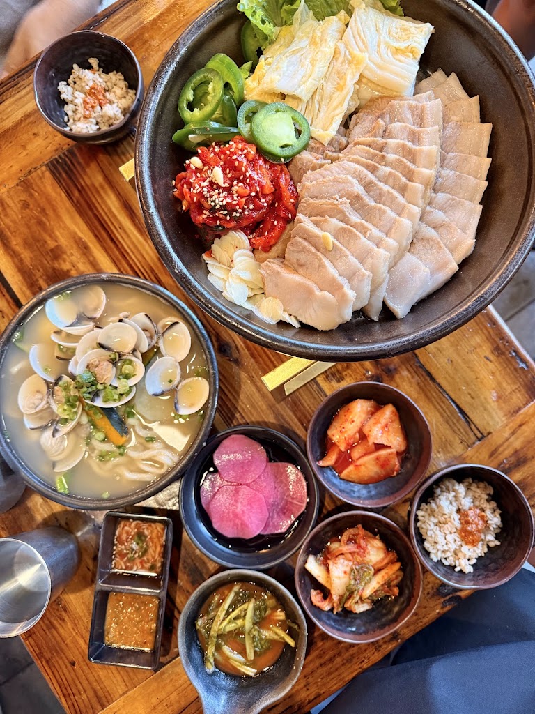 Bossam at Hangari Kalguksu