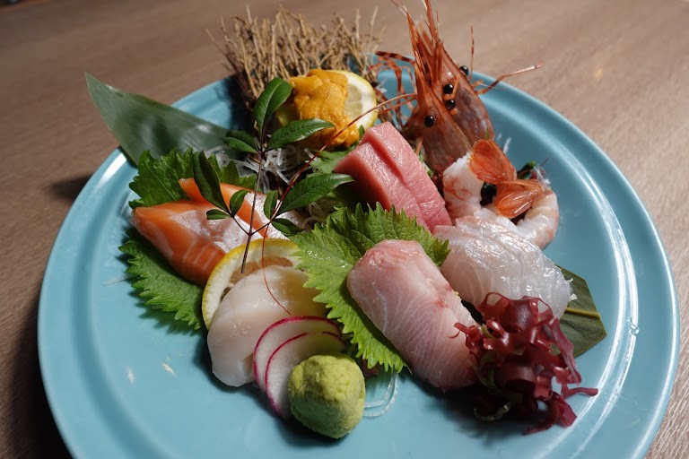 Assorted Sashimi (3 Kinds, 2 Pcs Each) × Hot Sake 10 Oz at Izakaya Hachi
