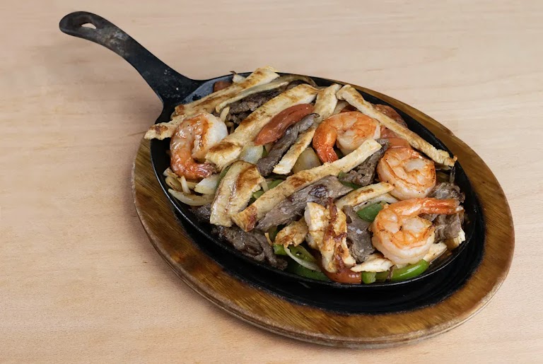 Fajita Mixta at Pulgarcito Querido En El Valle