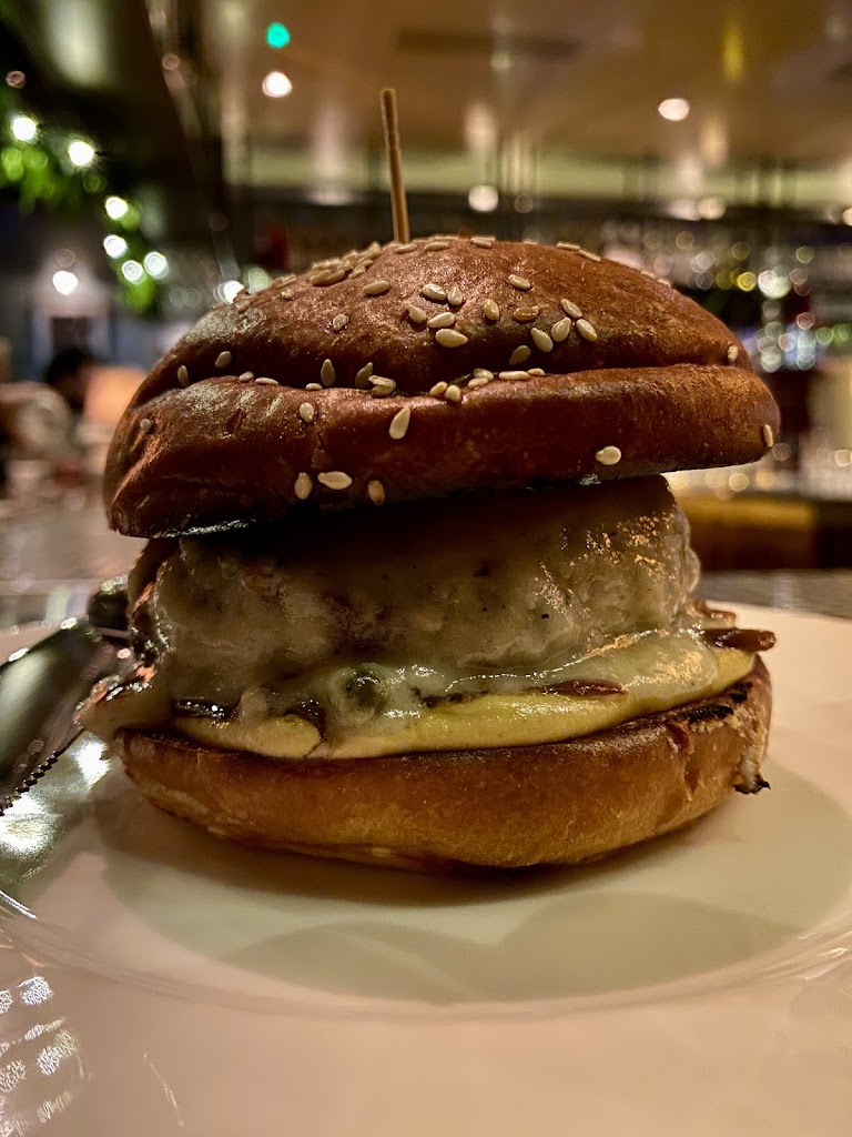 Cheeseburger at Hermon's