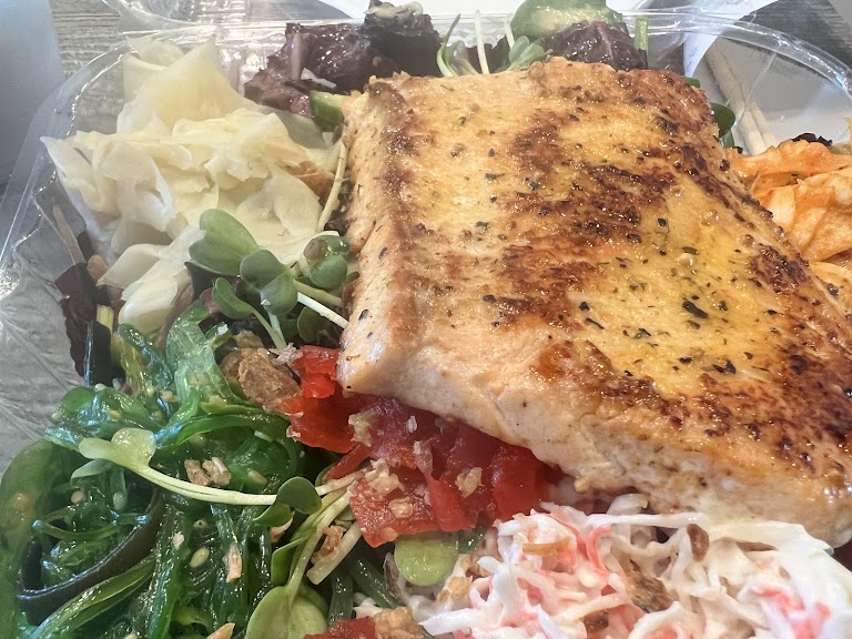 Salmon Bowl at Ahipoki