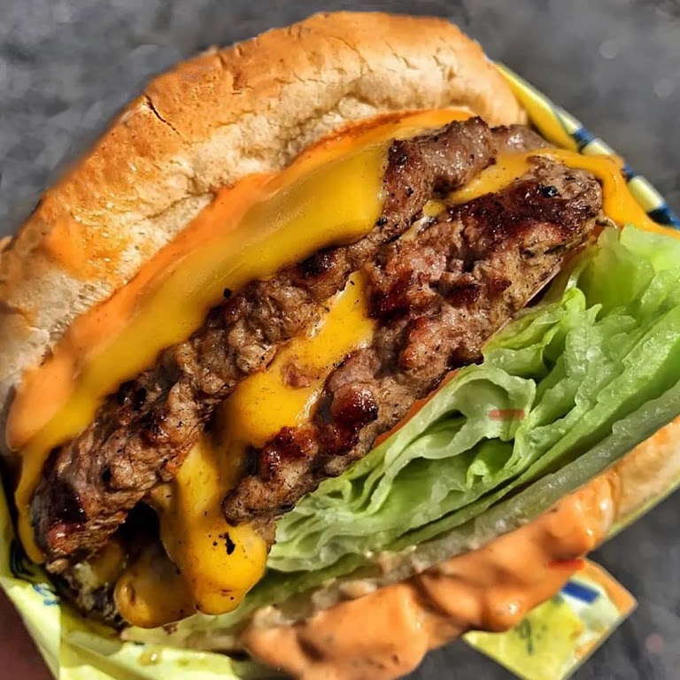 Cheeseburger at Doublz