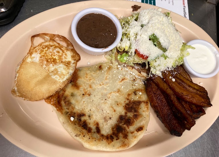 Tortas at Pupusas Y Mas