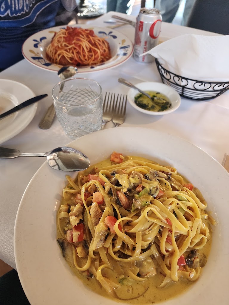 Fettuccine Con Pollo E Zafferano at The Mission Square Italian Restaurant