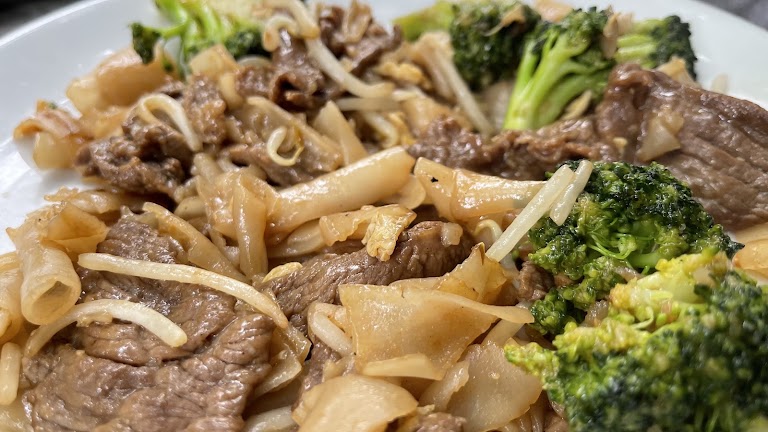 Broccoli Stir Fry at The Silver Lake House (by Leela Thai)