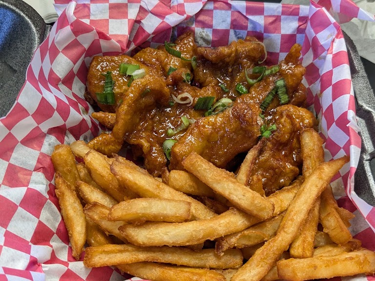 Golden at bb.q Chicken Walnut