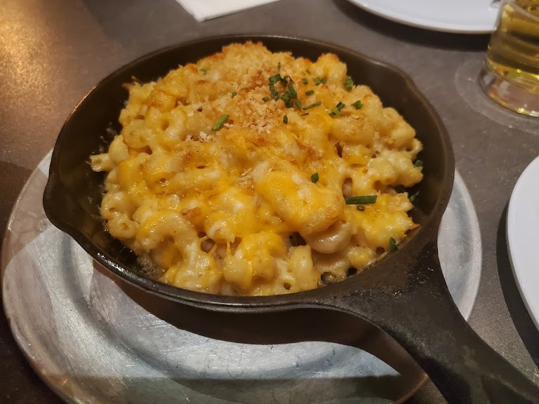 Amazing Mac & Cheese at Smoqued California BBQ