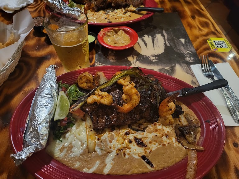 Camarones at Salsa & Beer