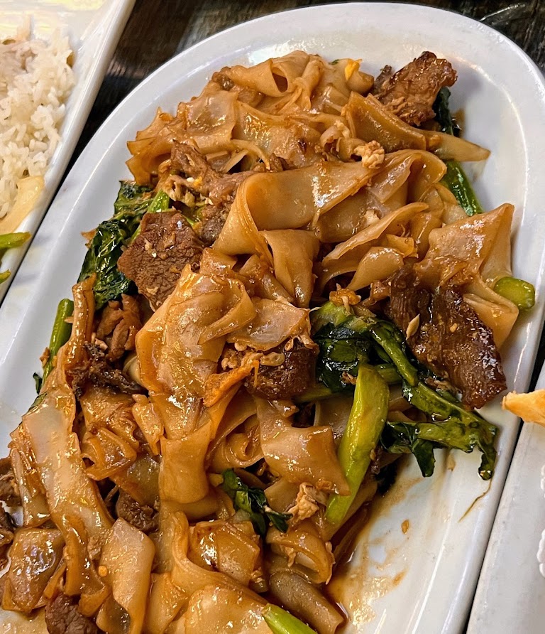 Pad See Ew at Jade Siam