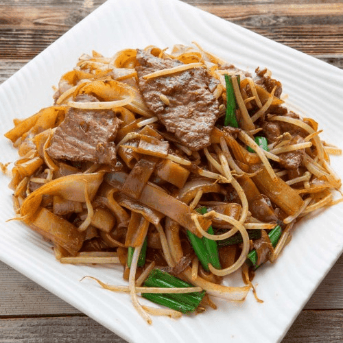 Beef/chicken Chow Fun with Dark Soy Sauce at Delicious Food Corner