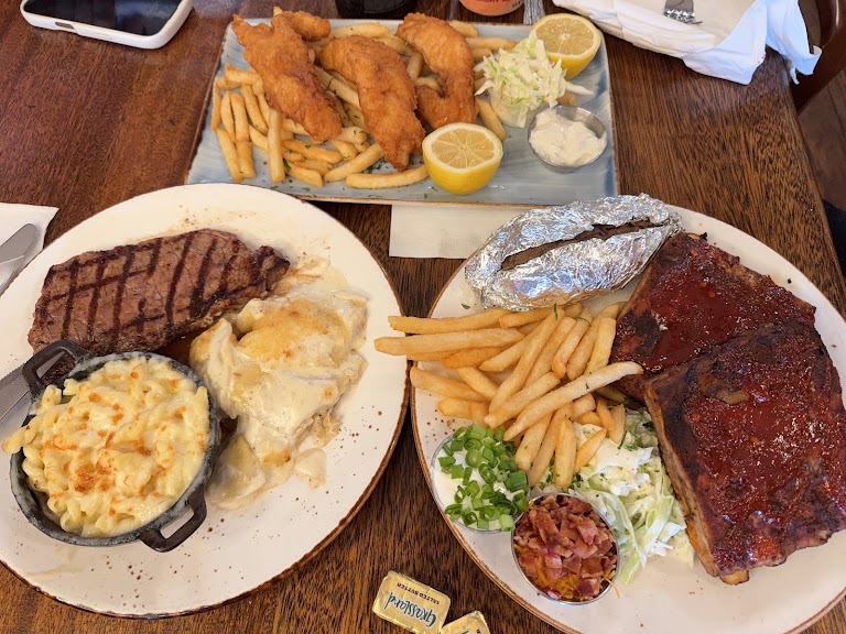 Prime Rib 12oz at El Galleon Restaurant & Bar