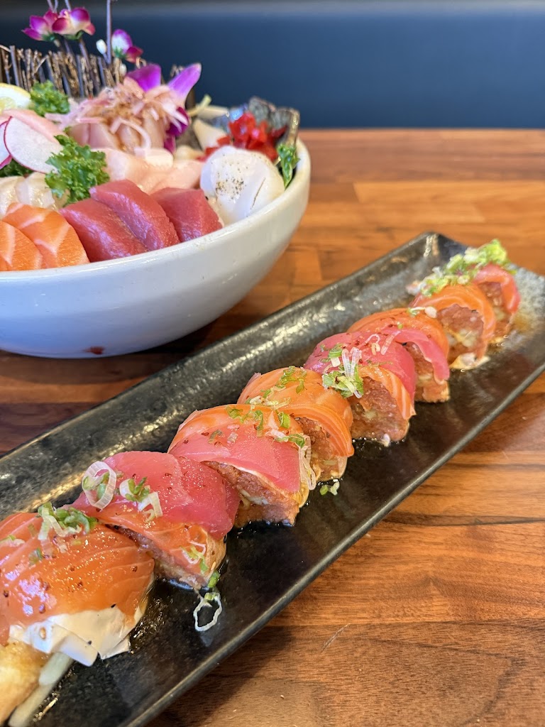 Seared Ahi-tuna Sashimi Salad at Maki & Sushi