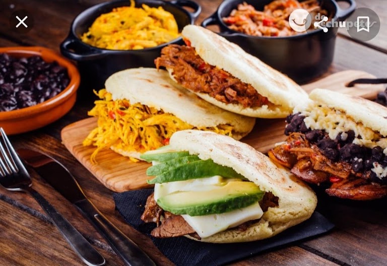 Arepa Jamón Con Queso at Arepas El Chamo