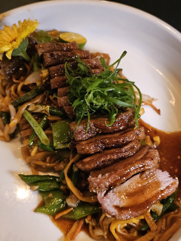 Crispy Duck Pancit at Sampa