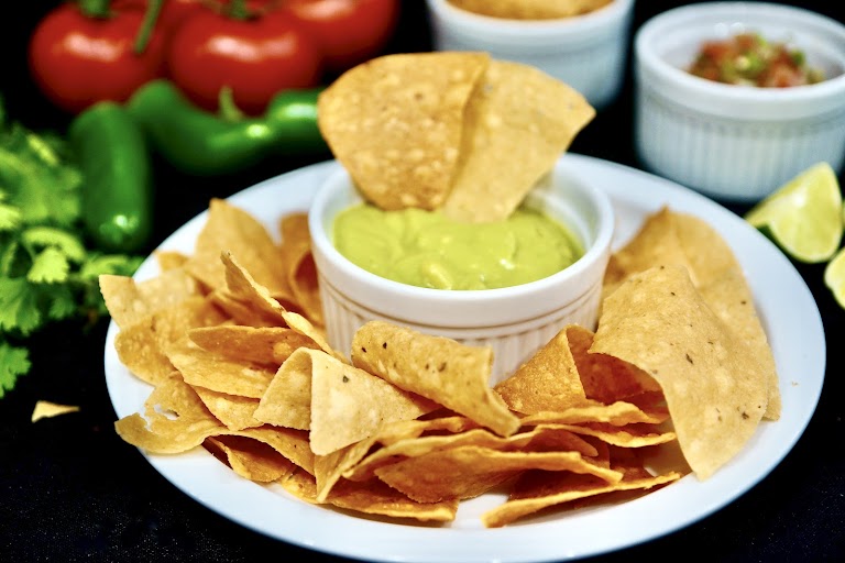 Chips Con Guacamole at Taqueria Los Grandes