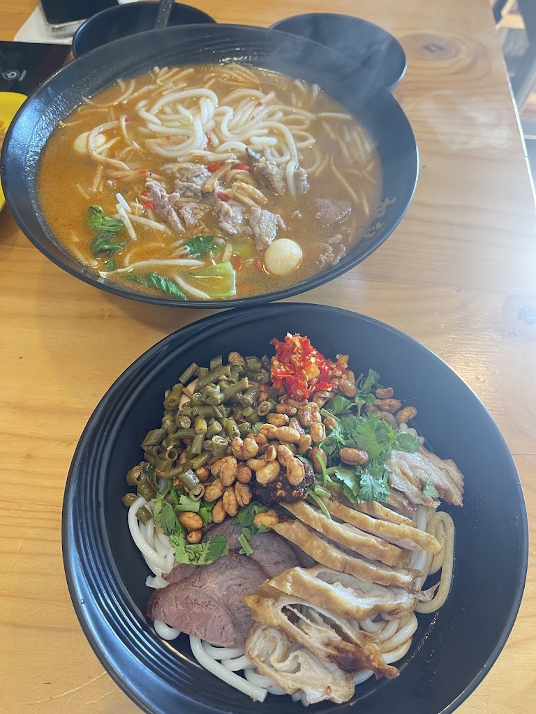 Beef, Slices Roast Pork and Pork Intestine Rice Noodle Soup at Heji Rice Noodle