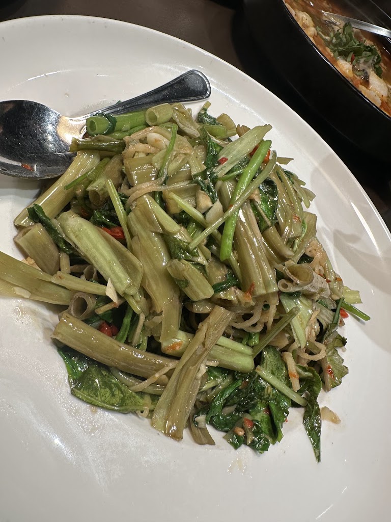 Yunnan Rose Kohlrabi Black Three-cut at 留湘小聚 Ping's Bistro Rowland