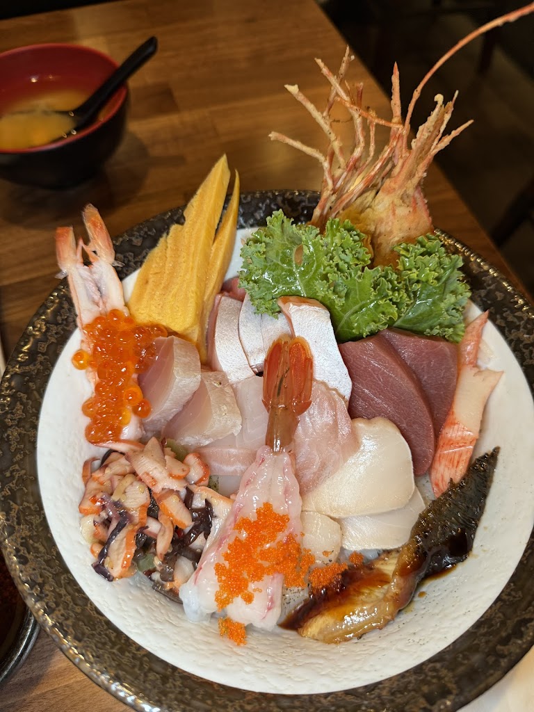 Seared Albacore Sashimi Salad at Maki & Sushi
