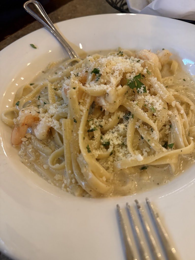 Fettuccine Alfredo at Eddie's Italian Eatery