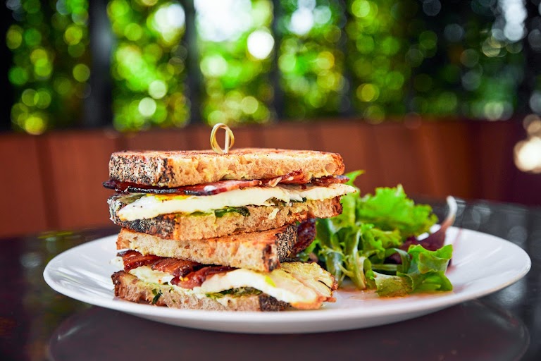 Hearty Sandwiches at Comoncy