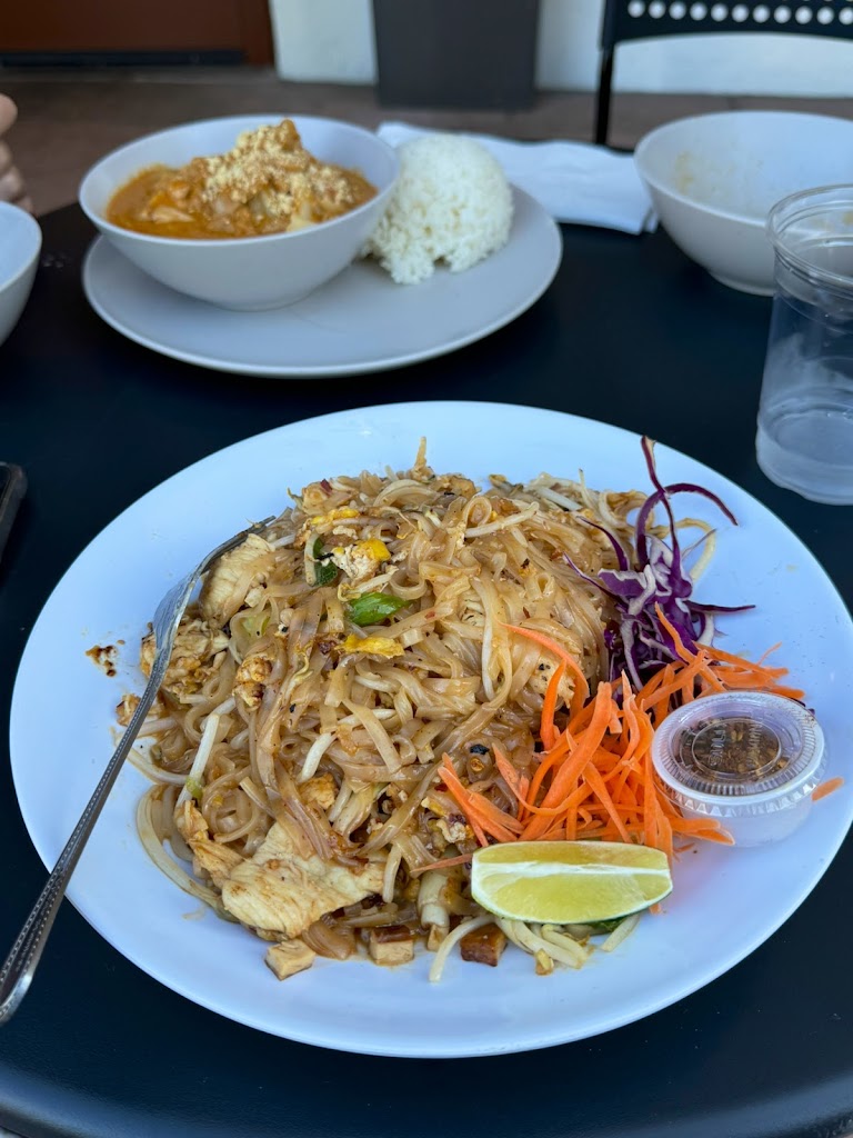 Shrimp Pad Thai at Dancing Spoons