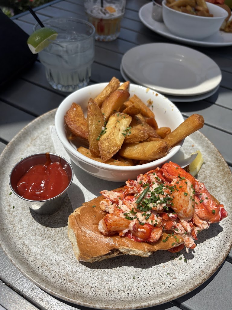 Traditional Lobster Roll at Calico Fish House