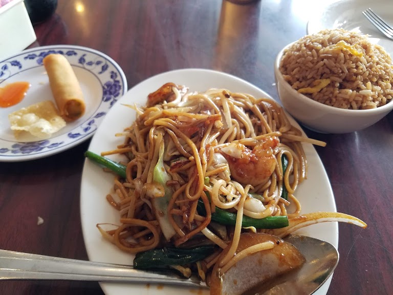 Combination Chow Mein at Dragon King