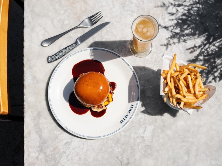Hamburger with Dijon at Simonette Restaurant